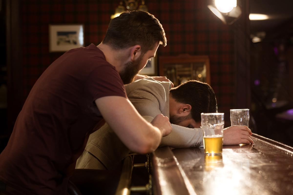 men-with-head-on-bar-as-examples-of-risky-behavior