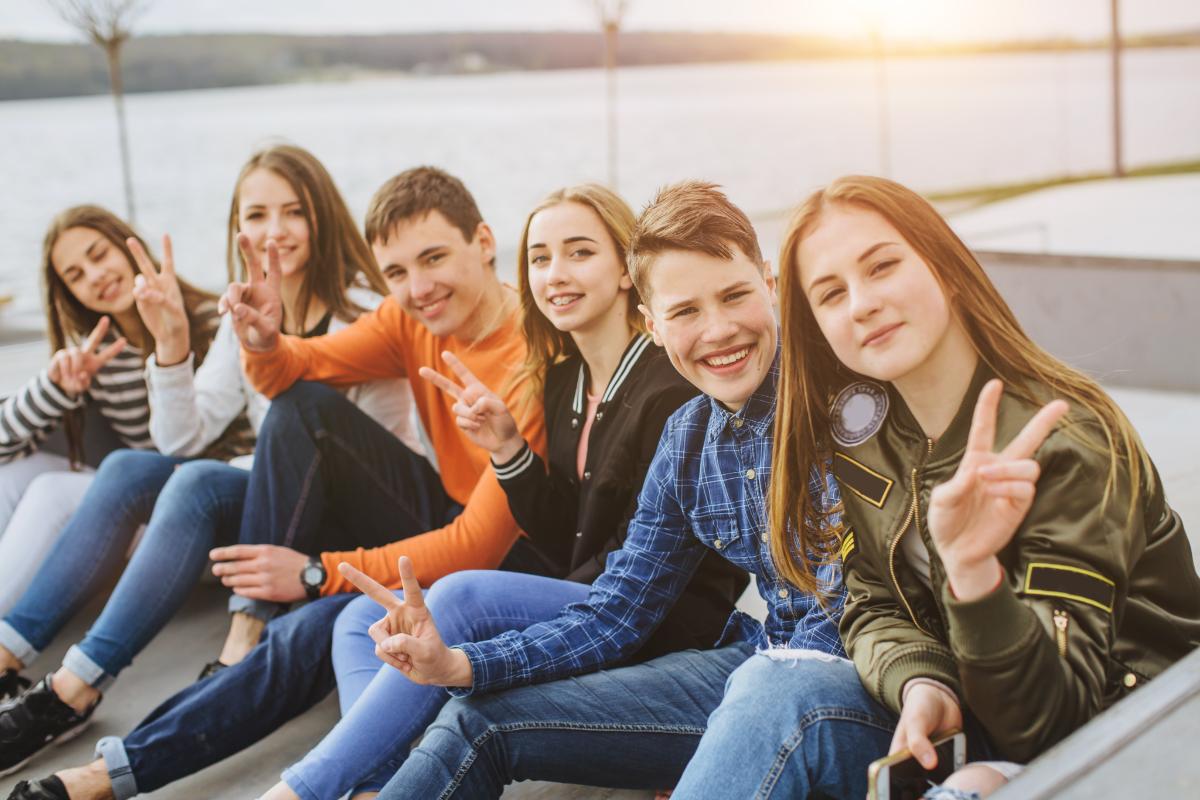 teens posing with the peace sign on World Bipolar Day